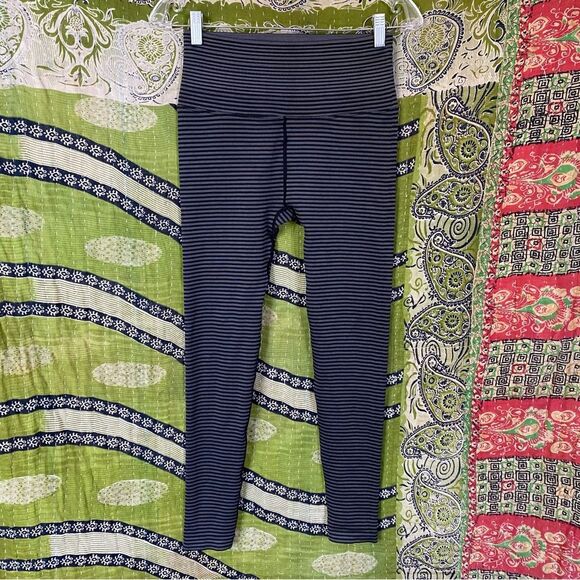 Spiritual Gangster Black Love Sculpt Striped Leggings Size Medium/ Large - Picture 2 of 15